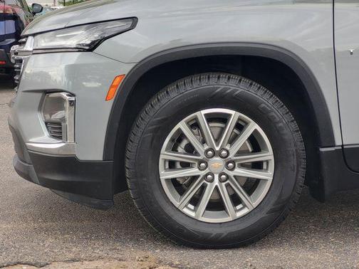 Sterling Gray Metallic 2023 Chevrolet Traverse LT Cloth