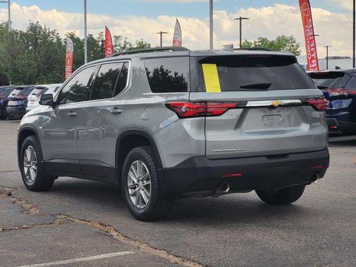 Sterling Gray Metallic 2023 Chevrolet Traverse LT Cloth