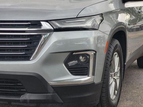 Sterling Gray Metallic 2023 Chevrolet Traverse LT Cloth