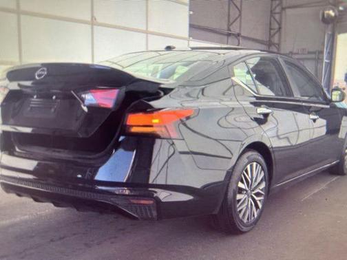Super Black 2025 Nissan Altima 2.5 SV