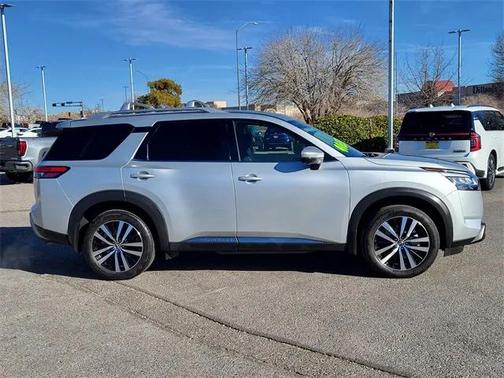 2024 Nissan Pathfinder Platinum FWD