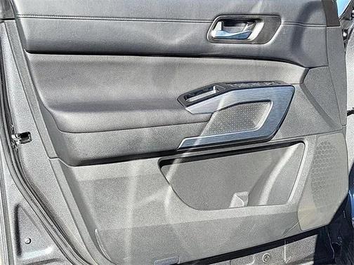 2024 Nissan Pathfinder SL FWD