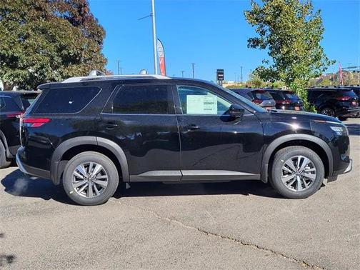 2025 Nissan Pathfinder SL 4WD