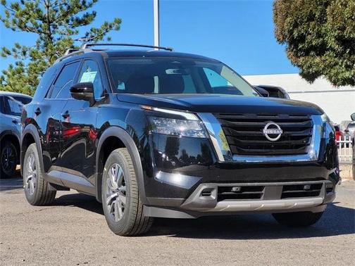 2025 Nissan Pathfinder SL 4WD