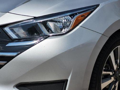 Brilliant Silver Metallic 2024 Nissan Versa 1.6 SV
