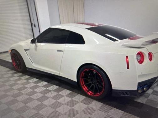 2020 Nissan GT-R Premium Dual-clutch 6-Speed Transmission