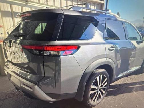 2024 Nissan Pathfinder Platinum FWD