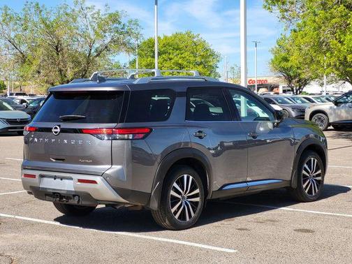 2024 Nissan Pathfinder Platinum FWD