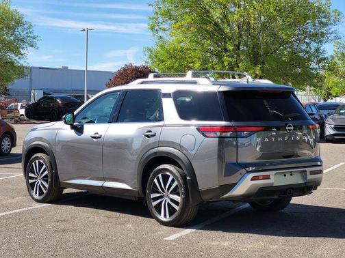 2024 Nissan Pathfinder Platinum FWD