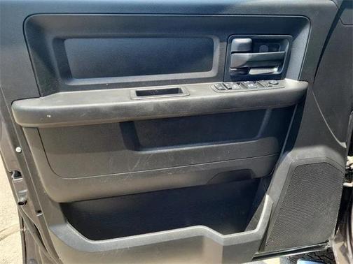 2018 RAM 2500 Tradesman Crew Cab 4x4 6'4' Box