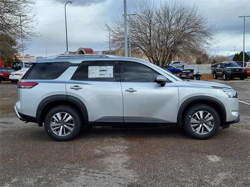 2025 Nissan Pathfinder SL 4WD