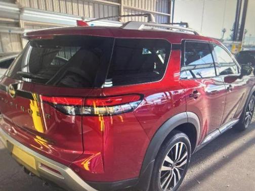 2024 Nissan Pathfinder Platinum FWD