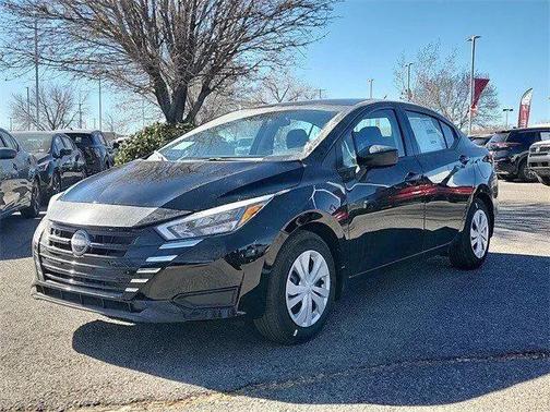 Super Black 2025 Nissan Versa 1.6 S