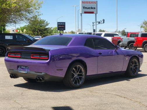 Plum Crazy Pearlcoat 2023 Dodge Challenger R/T Scat Pack