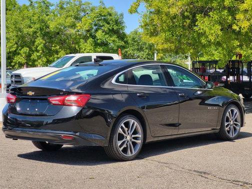 Mosaic Black Metallic 2022 Chevrolet Malibu FWD LT