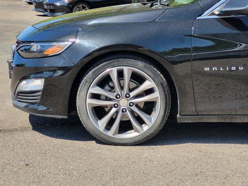 Mosaic Black Metallic 2022 Chevrolet Malibu FWD LT