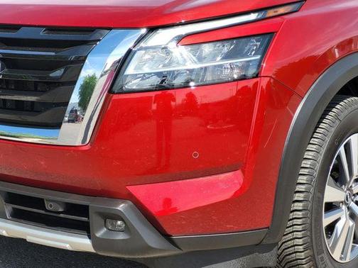 Scarlet Ember Tintcoat/Super Black 2024 Nissan Pathfinder SL 4WD