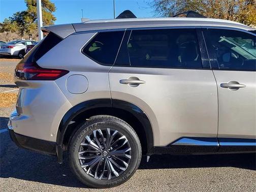 2025 Nissan Rogue Platinum