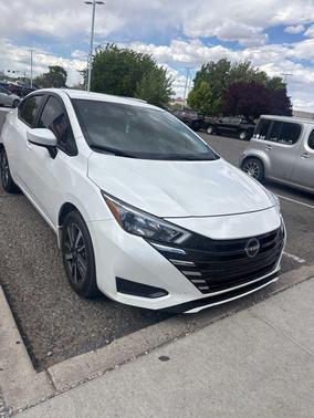 Aspen White 2025 Nissan Versa 1.6 SV