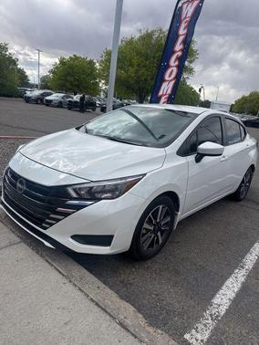 Aspen White 2025 Nissan Versa 1.6 SV