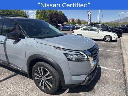 Solid Gray/Super Black 2024 Nissan Pathfinder Platinum 4WD
