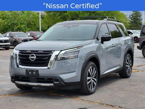 Solid Gray/Super Black 2024 Nissan Pathfinder Platinum 4WD