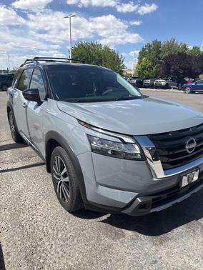 Solid Gray/Super Black 2024 Nissan Pathfinder Platinum 4WD