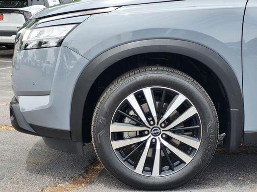 Solid Gray/Super Black 2024 Nissan Pathfinder Platinum 4WD