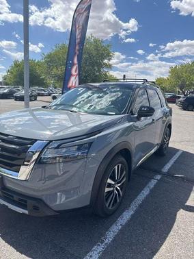 Solid Gray/Super Black 2024 Nissan Pathfinder Platinum 4WD