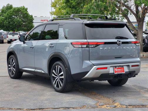 Solid Gray/Super Black 2024 Nissan Pathfinder Platinum 4WD
