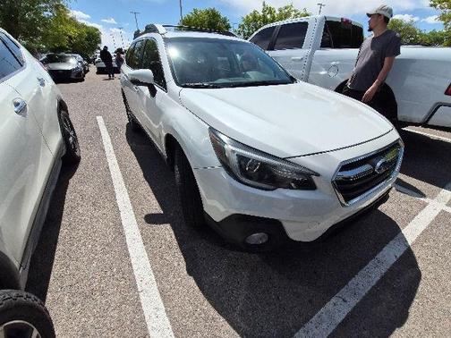 Crystal White Pearl 2019 Subaru Outback 2.5i Limited