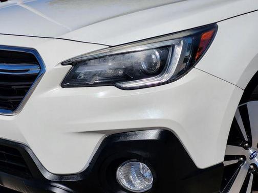 Crystal White Pearl 2019 Subaru Outback 2.5i Limited