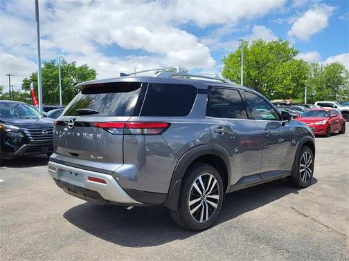2025 Nissan Pathfinder SL 4WD