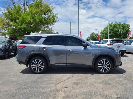 2025 Nissan Pathfinder SL 4WD
