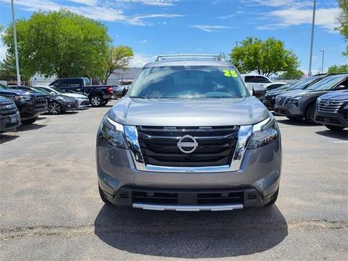 2025 Nissan Pathfinder SL 4WD