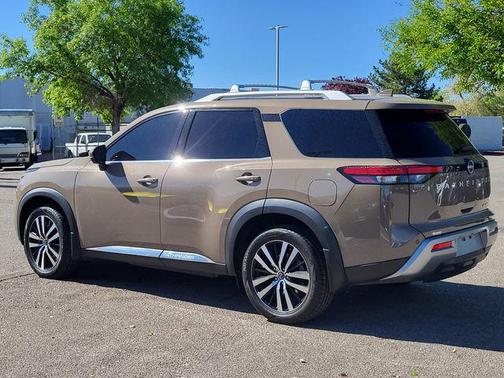 2023 Nissan Pathfinder Platinum FWD