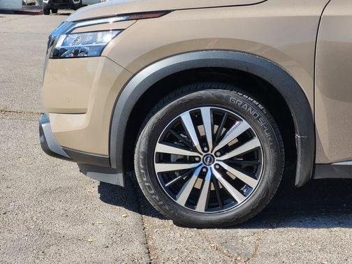 2023 Nissan Pathfinder Platinum FWD