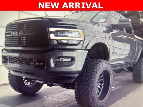 2020 RAM 2500 Laramie Crew Cab 4X4 6'4' Box