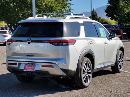 2025 Nissan Pathfinder Platinum FWD