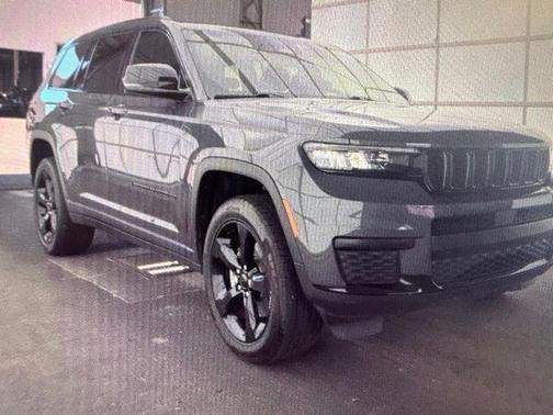 Baltic Gray Metallic Clearcoat 2023 Jeep Grand Cherokee L Altitude