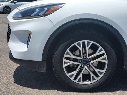 Oxford White 2022 Ford Escape SEL