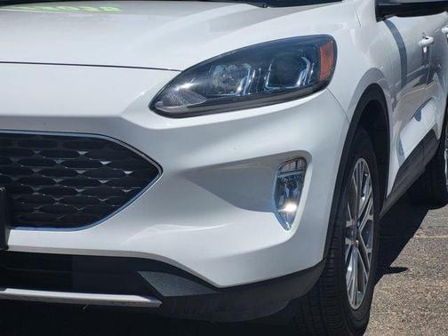 Oxford White 2022 Ford Escape SEL