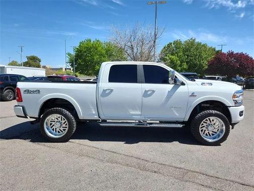 2022 RAM 2500 Laramie Crew Cab 4x4 6'4' Box