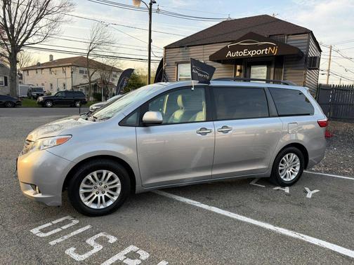 2017 Toyota Sienna XLE Premium