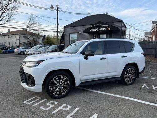 Eminent White Pearl 2023 Lexus LX 600 Luxury