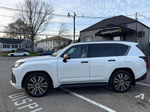 Eminent White Pearl 2023 Lexus LX 600 Luxury