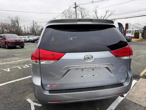 2014 Toyota Sienna XLE
