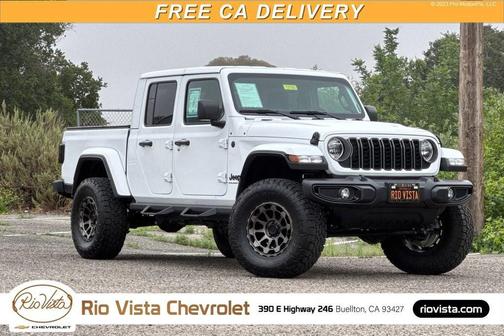 Bright White Clearcoat 2025 Jeep Gladiator Nighthawk