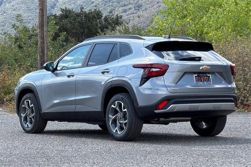 Sterling Gray Metallic 2026 Chevrolet Trax LT