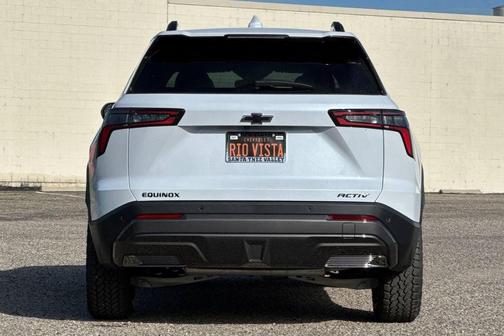Polar White Tricoat 2026 Chevrolet Equinox FWD ACTIV